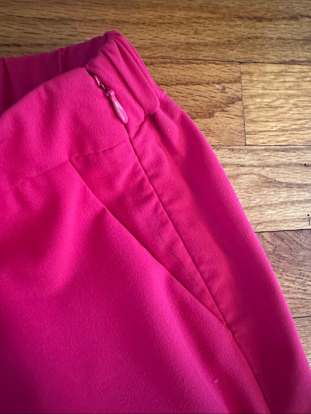 Calvin Klein Cropped Slim Straight Pants in Bright Pink Sz. 12 - Picture 9 of 9